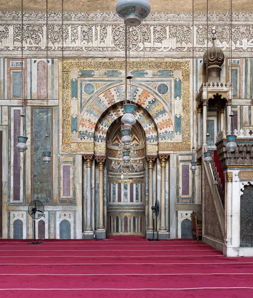Pared ornamentada con nicho esculpido, Mezquita del Sultán Hassan, Egipto — Foto de Stock