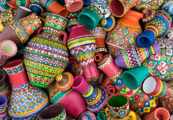 Bir yığın sanatsal kompozisyon el işi seramik vazo boyalı