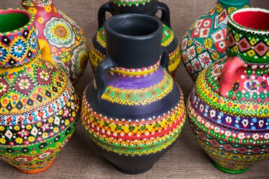 Sanatsal boyalı clorful el işi seramik vazo bileşimi