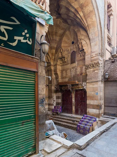 Historic Mamluk era Khan al-Khalili bazaar and souq, closed during Covid-19 lockdown, Cairo, Egypt — 스톡 사진