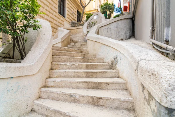 Kamondo Merdivenleri, Galata Kulesi 'ne çıkan ünlü yaya merdiveni, 1870 yılında inşa edilmiş, İstanbul, Türkiye