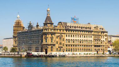 Haydarpaşa Demiryolu Terminali, İstanbul, İstanbul 'un güneyindeki İstanbul Boğazı' nda.