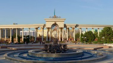 31 Ağustos 2025. Al Farabi Caddesi, Almaty 'deki Birinci Başkan Parkı.