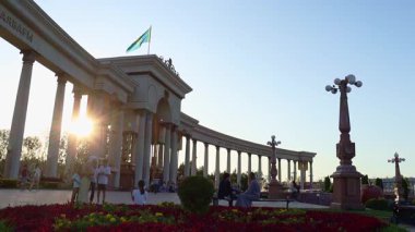 31 Ağustos 2025. Al Farabi Caddesi, Almaty 'deki Birinci Başkan Parkı.