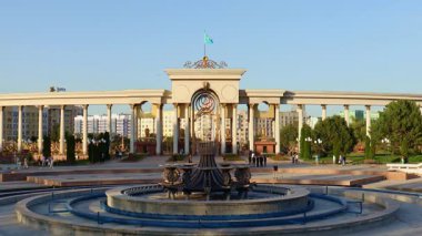 Zaman aşımı videosu, 31 Ağustos 2025. Al Farabi Caddesi, Almaty 'deki Birinci Başkan Parkı.