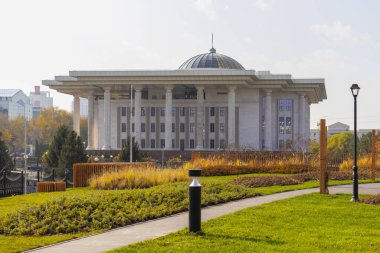 27 Ekim 2025 Almaty yeni parkı, eski başkanlık konutu, Almaty City, Kazakistan 'da inşa edildi.