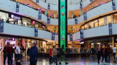 Khan Shatyr Eğlence Merkezi, 19 Ekim 2025, Astana Şehri (Nur-Sultan), Kazakistan