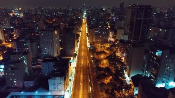 Brezilya Nın Sao Paulo Şehrinde Gece Hayatı Boyunca Aydınlatılmış Şehir — Stok video