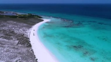 Venezuela, Los Roques adasında Karayip deniz manzarası. Paradisiac plajı ve deniz manzarası. Los Roques Adası, Venezuela 'da Karayip deniz manzarası. Paradisiac plajı ve deniz manzarası. Los Roques Adası, Venezuela 'da Karayip deniz manzarası. Paradisiac plajı ve deniz kenarı.