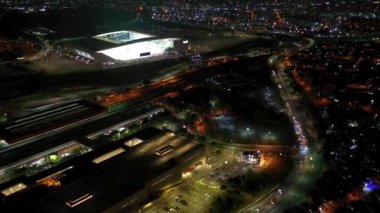 Korintliler Arena Stadyumu, geceleyin Brezilya, Sao Paulo, Itaquera 'da. Itaquera, Sao Paulo' da gece vakti futbol stadyumu. Gece vakti Corinthians Arena Stadyumu. Aydınlanmış futbol stadyumu..