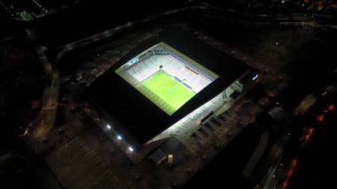 Korintliler Arena Stadyumu, geceleyin Brezilya, Sao Paulo, Itaquera 'da. Itaquera, Sao Paulo' da gece vakti futbol stadyumu. Gece vakti Corinthians Arena Stadyumu. Aydınlanmış futbol stadyumu..