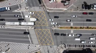 Brezilya 'nın Sao Paulo şehrinin caddesinde trafik manzarası. Sao Paulo şehrinin caddesinde trafik manzarası. Brezilya' nın Sao Paulo şehrinde şehir manzarası. Brezilya 'nın Sao Paulo şehrinde trafik manzarası..