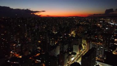 Brezilya 'nın Sao Paulo kentindeki gün batımı manzarası. Sao Paulo kentinin şehir merkezi. Brezilya' nın Sao Paulo kentindeki gün batımı manzarası. Sao Paulo kentinin günbatımı manzarası..
