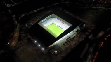 Itaquera, Sao Paulo, Brezilya 'da gece vakti Corinthians Arena Stadyumu manzarası. Gece vakti Itaquera, Sao Paulo' da futbol stadyumu manzarası. Geceleri Corinthians Arena Stadyumu manzarası..