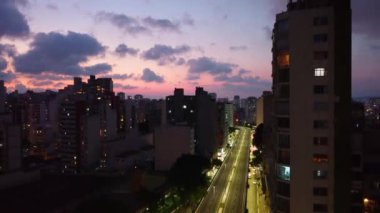 Brezilya 'nın Sao Paulo kentindeki gün batımı manzarası. Sao Paulo kentinin şehir merkezi. Brezilya' nın Sao Paulo kentindeki gün batımı manzarası. Sao Paulo kentinin günbatımı manzarası..