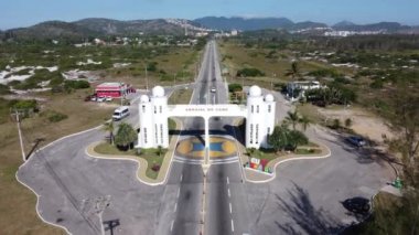 Brezilya 'nın Arraial do Cabo, Rio de Janeiro kıyı kentinin giriş manzarası. Brezilya' nın Rio de Janeiro, Rio de Janeiro, Rio de Janeiro kıyı kentinin giriş manzarası..