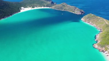 Rio de Janeiro, Brezilya 'daki Arraial do Cabo plajında Karayip deniz manzarası. Rio de Janeiro, Brezilya 'daki Arraial do Cabo plajında Karayip deniz manzarası. Arraial do Cabo plajında Karayip deniz manzarası, Rio de Janeiro, Brezilya. 