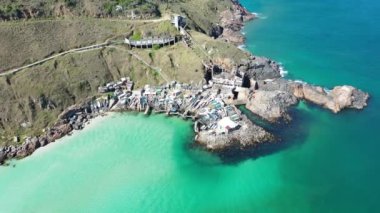 Arraial do Cabo, Rio de Janeiro 'daki kıyı şeridi manzarası. Brezilya' nın Arraial do Cabo, Rio de Janeiro kentindeki paradisiac plajı kıyı şeridi manzarası. Arraial do Cabo, Rio de Janeiro, Brezilya 'daki Paradisiac plajı kıyı manzarası..