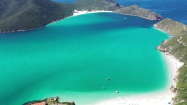 Rio de Janeiro, Brezilya 'daki Arraial do Cabo plajında Karayip deniz manzarası. Rio de Janeiro, Brezilya 'daki Arraial do Cabo plajında Karayip deniz manzarası. Arraial do Cabo plajında Karayip deniz manzarası, Rio de Janeiro, Brezilya. 