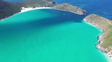 Arraial do Cabo 'nun Paradisiac deniz manzarası, Brezilya' nın Rio de Janeiro şehrinde Karayip manzarası. Arraial do Cabo 'nun Paradisiac deniz manzarası, Brezilya' nın Rio de Janeiro şehrinde Karayipler manzarası..