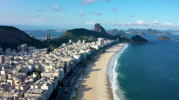 ブラジルのリオデジャネイロ沿岸都市でのコパカバーナビーチビュー 海辺の景色 ブラジルのリオデジャネイロ沿岸都市でのコパカバーナビーチビュー 海辺の景色 ブラジルのリオデジャネイロ沿岸都市でのコパカバーナビーチビュー — ストック動画