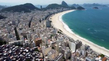 Brezilya 'nın Rio de Janeiro kıyı şehrindeki Copacabana plaj manzarası. Deniz manzaralı. Brezilya 'nın Rio de Janeiro kıyı şehrindeki Copacabana plaj manzarası. Deniz manzaralı. Brezilya 'nın Rio de Janeiro kıyı şehrindeki Copacabana plaj manzarası. Deniz Burnu Görünümü.