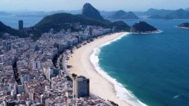 Botafogo sahili, Sugarloaf Dağı manzarası, Rio de Janeiro şehri, Brezilya. Botafogo plajı deniz manzarası, Sugarloaf Dağı manzarası, Rio de Janeiro şehri, Brezilya. Botafogo sahili deniz manzarası, Sugarloaf Dağı manzarası, Rio de Janeiro şehri, Brezilya..