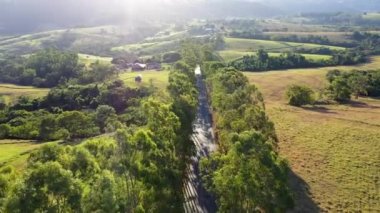 Kırsal yaşamda tarım alanı sahnesi. Kırsal kesimde tarımsal alan manzarası kırsal kesimde. Kırsal kesimde tarımsal alan manzarası kırsal kesimde. Kırsal kesimde tarımsal alan manzarası kırsal kesimde. Kırsal görünüm.