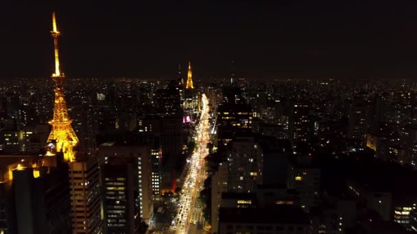 巴西圣保罗 唐顿市地标全景 巴西圣保罗 著名的夜路风景 保利斯塔大道 具有里程碑意义的圣保罗多姿多彩的城市景观 夜城夜生活 — 图库视频影像