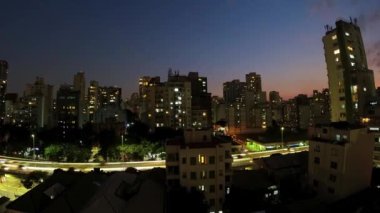 Şehir merkezinde köprü manzarası, Sao Paulo şehri, Brezilya. Günbatımı manzarası. Şehir merkezinde köprü manzarası, Sao Paulo, Brezilya. Günbatımı manzarası. Şehir merkezinde köprü manzarası, Sao Paulo, Brezilya. Gün batımı manzarası.