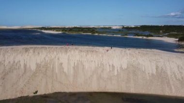Jericoacoara, Ceara, Brezilya 'nın rezerv parkındaki doğal kum tepeleri. Jericoacoara, Ceara, Brezilya' nın yedek parkındaki doğal kum tepeleri. Jericoacoara, Ceara, Brezilya 'nın yedek parkındaki doğal kum tepeleri..