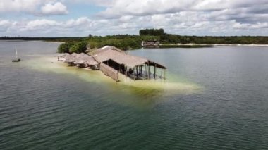Jericoacoara plajı, Ceara, Brezilya. Doğal park manzaralı. Jericoacoara plajı, Ceara, Brezilya. Doğal park manzaralı. Jericoacoara plajı, Ceara, Brezilya. Kum yığınları ile doğal park görünümü.