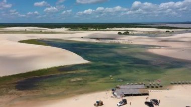 Jericoacoara sahilinin doğal kum tepeleri, Ceara, Brezilya. Tropik çöl. Jericoacoara sahilinin doğal kum tepeleri, Ceara, Brezilya. Tropik çöl. Jericoacoara sahilinin doğal kum tepeleri, Ceara, Brezilya. Tropik çöl.. 