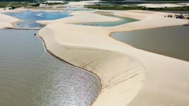 Jericoacoara Ulusal Parkı, Ceara, Brezilya. Tropik kum tepeleri. Doğa manzarası. Jericoacoara Ulusal Parkı, Ceara, Brezilya. Tropik kum tepeleri..