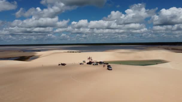 Vista Tropical Dunas Areia Jericoacoara Ceará Brasil Cena Carros Vista — Vídeo de Stock