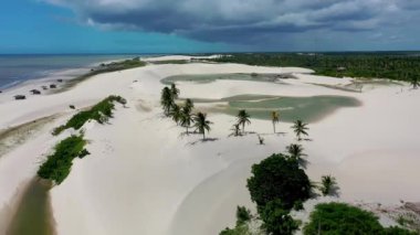 Jericoacoara kum tepeleri, Ceara, Brezilya 'nın doğal manzarası. Jericoacoara kum tepeleri, Ceara, Brezilya' nın doğa manzarası. Jericoacoara kum tepeleri, Ceara, Brezilya 'nın doğa manzarası..