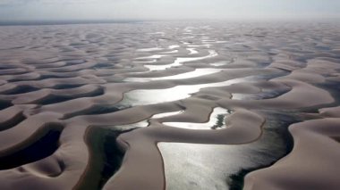  Lenois Maranhenses lagünlerinde çöl kumulları, Maranhao, Brezilya. Lenois Maranhenses lagünlerinde çöl kumulları, Maranhao, Brezilya. Lenois Maranhenses lagünlerinde çöl kumulları, Maranhao, Brezilya.