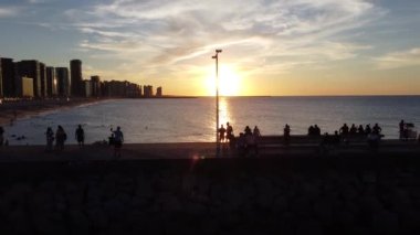 Fortaleza City, Ceara, Brezilya 'da plajda gün batımı sahnesi. Fortaleza City, Ceara, Brezilya' da gün batımı sahnesi. Fortaleza City, Ceara, Brezilya 'da gün batımı sahnesi..