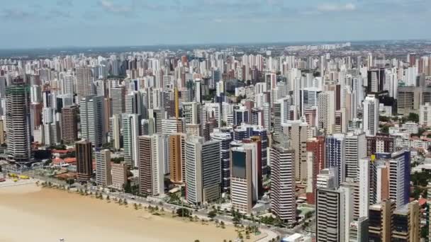 ブラジル カリア州フォルタレザ市の海辺の海岸のシーン ビーチビューの都市 ブラジルのCearaのFortaleza市の海辺の海岸のシーン ビーチビューの都市 ブラジルのCearaのFortaleza市の海辺の海岸のシーン ビーチビューの都市景観 — ストック動画