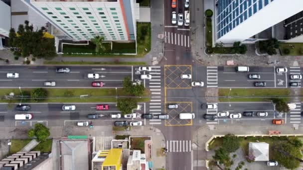 巴西巴拉那库里提巴市中心的摩天大楼和街道的城市景观 巴西巴拉那库里提巴市中心的摩天大楼和街道的城市景观 巴西巴拉那库里提巴市中心的摩天大楼和街道景观 — 图库视频影像