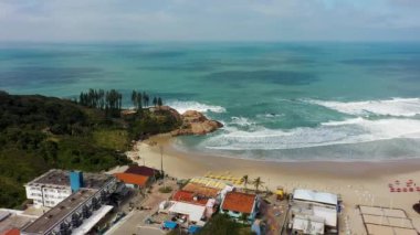 Florianopolis tropik plajı deniz manzaralı, Santa Catarina, Brezilya. Florianopolis tropik plajı deniz manzaralı, Santa Catarina, Brezilya. Florianopolis tropik plajı deniz manzaralı, Santa Catarina, Brezilya.