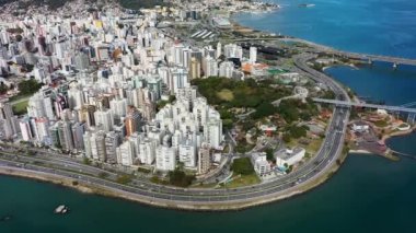 Florianopolis 'in şehir merkezi, Santa Catarina, Brezilya. Deniz kenarı adası manzaralı. Florianopolis şehri, Santa Catarina, Brezilya. Deniz kenarı adası manzaralı. Florianopolis şehri, Santa Catarina, Brezilya. Deniz kenarı ada manzarası.