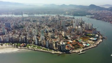 Santos City, Sao Paulo, Brezilya 'daki sahil manzarası. Sao Paulo, Brezilya 'nın Santos şehrindeki sahil manzarası. Sao Paulo, Brezilya 'nın Santos şehrindeki sahil manzarası. Coastal Avenue Manzarası.