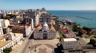 Brezilya 'nın Bahia eyaletindeki Salvador Körfezi' ndeki Bomfim Kilisesi. Lacerda Meydanı manzaralı. Salvador şehrindeki Bomfim Kilisesi, Bahia, Brezilya. Lacerda Meydanı manzaralı. Salvador şehrindeki Bomfim Kilisesi, Bahia, Brezilya. Lacerda Meydanı görünümü.