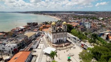 Brezilya 'nın Bahia eyaletindeki Salvador Körfezi' ndeki Bomfim Kilisesi. Lacerda Meydanı manzaralı. Salvador şehrindeki Bomfim Kilisesi, Bahia, Brezilya. Lacerda Meydanı manzaralı. Salvador şehrindeki Bomfim Kilisesi, Bahia, Brezilya. Lacerda Meydanı görünümü.