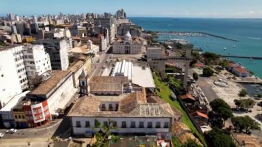 Brezilya 'nın Bahia eyaletindeki Salvador Körfezi' ndeki Bomfim Kilisesi. Lacerda Meydanı manzaralı. Salvador şehrindeki Bomfim Kilisesi, Bahia, Brezilya. Lacerda Meydanı manzaralı. Salvador şehrindeki Bomfim Kilisesi, Bahia, Brezilya. Lacerda Meydanı görünümü.
