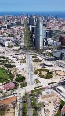 Katalonya Barselona 'daki Agbar Kulesi. İspanya. Şehir manzarası manzarası. Şehir merkezinde. Barselona Katalonya İspanya 'da. Kültür Mirası Skyline. Güzel Metropolis.