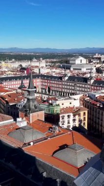 Madrid 'in Madrid Belediye Başkanı İspanya' da. Ortaçağ Binaları manzarası. Şehir merkezinde. Madrid İspanya Topluluğu 'nda Madrid. Belediye Başkanı Meydanı Sahnesi. Güzel Şehir Manzarası.