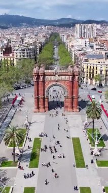 Barcelona Skyline Katalonya İspanya 'da. Doğa Parkı Sahnesi. Şehir merkezinde. Barselona Katalonya İspanya 'da. Kültür Mirası Skyline. Bahçe Sahnesi.