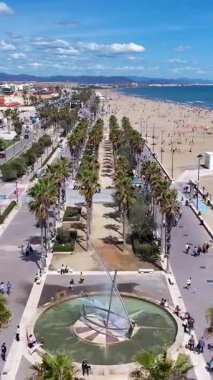 Valence Community İspanya 'daki Las Arenas Plajı. Çarpıcı şehir manzarası. Plaj manzarası. Highrise Binaları. Valence Community İspanya 'daki Las Arenas Plajı. Doğa Arkaplanı.